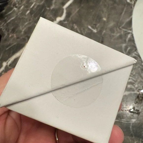 IL MAKIAGE Power Up in White - Picture 4 of 7